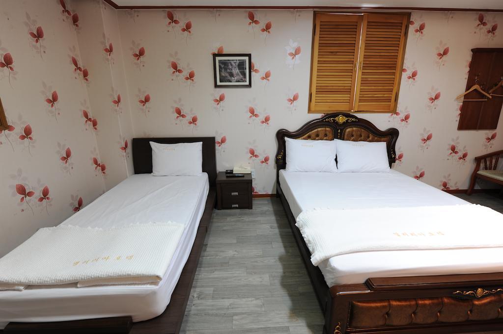 Galleria Hotel Andong Room photo